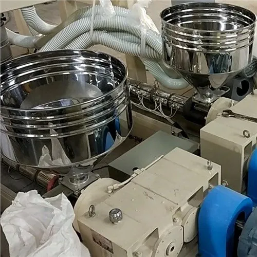 Ko'p qatlamli puflanadigan plyonka mashinasi